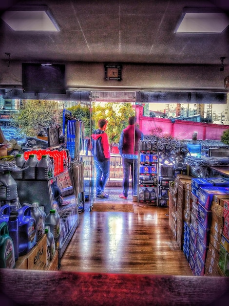 A montage of different Venezuelan supplier storefronts. Each storefront focuses on a different type of supply: one for raw materials, one for packaging, and one for office supplies. The montage illustrates the concept of diversifying suppliers.